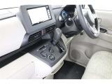 ■インパネシフト■ハンドルに近い位置で運転席からも見やすく操作しやすいインパネシフト。パッと見ただけで、どのギアに入っているのかが判断しやすいところもいいですね!