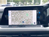 スマートフォン用アプリ[Apple CarPlay][Android Auto]対応の純正ナビ Discover Pro を装備、ラジオ、地デジTV、Bluetoothハンズフリー通話にも対応。