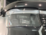 LEDヘッドライトは、点灯の瞬間から最大光量を発揮し、突然暗くなるトンネルなどでの安定感を高めます。