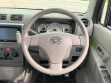 インテリアに合わせたデザインのステアリングは、運転される方のことも考え、運転しやすい形状、大きさです。是非一度、実際に触ってお確かめください。