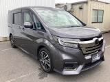 LEDヘッドライトと大型のメッキグリルで迫力あるスタイルになっております。