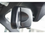 BMW純正のミラー一体型ETC車載器を装備しています。運転席からの視界を遮ることなく、インテリアの洗練されたデザインを損なわないスマートな配置が特徴です。