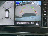 アラウンドビューモニターです。上空からお車の周りを見る感覚で表示されますので、車庫入れも簡単
