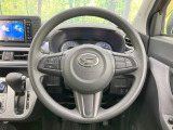 インテリアに合わせたデザインのステアリングは、運転される方のことも考え、運転しやすい形状、大きさです。是非一度、実際に触ってお確かめください。