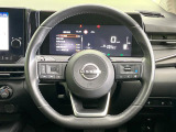 インテリアに合わせたデザインのステアリングは、運転される方のことも考え、運転しやすい形状、大きさです。是非一度、実際に触ってお確かめください。