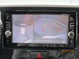 アラウンドビューモニターも装備しております。ご覧のように車体を真上か見たような映像なので、車庫入れの苦手なお客様ももうご心配いりません。