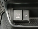 電源ソケットとUSB