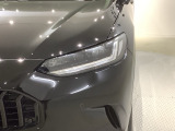 LEDヘッドライトは、点灯の瞬間から最大光量を発揮し、突然暗くなるトンネルなどでの安定感を高めます。