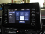 ナビゲーションは純正ナビを装着しております。AM、FM、Bluetoothがご使用いただけます。初めて訪れた場所でも安心ですね!