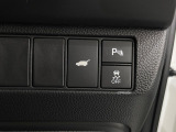 【パワーバックドア】スマートキーや運転席のボタンを押すだけでリアゲートが自動で開閉します!荷物を持っている時や、高い位置にあるバックドアを閉める際に便利な機能です♪