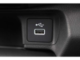 ナビと外部機器を接続するためのUSB差込口を装備!