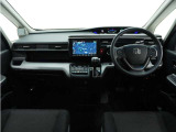 ◆視界広々で非常に運転しやすくロングドライブでも疲れを感じさせないすっきりとまとまったインパネ周りです。
