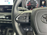 運転中、オーディオの操作をしてて、ハッとしたことはありませんか?ステアリングスイッチは、運転中でもハンドルでオーディオの操作が可能です。安全なドライブをサポートします。