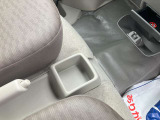 ドリンクホルダーは前席の間にも配置♪