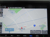 純正ナビ装着です。TVはフルセグでご覧いただけます。Bluetoothを接続することも可能です。
