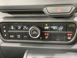 【シートヒーター】寒い日に重宝するシートヒーター!エアコンより早く温まってくれるので寒がりの人も安心ですね♪エアコンの温風は乾燥するから苦手、という方にもをおすすめです。