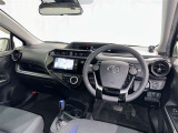 運転席まわりです。 各操作スイッチは使いやすい位置に配置されてます。