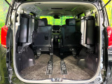 普段のお買い物や通勤、送迎等に十分な荷室スペースを確保しております。セカンドシートを倒すと、大きな荷物の積載も可能です♪