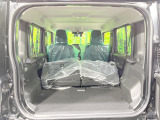 普段のお買い物や通勤、送迎等に十分な荷室スペースを確保しております。セカンドシートを倒すと、大きな荷物の積載も可能です♪