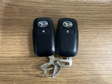 【スマートキー】 スマートキーを携帯していれば、ドアハンドルのボタンを押すだけでロックの解除ができます。