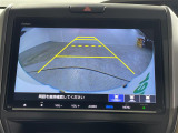 【バックモニター】後ろのカメラの映像をモニターに映し出すことができます!後方の見えない死角や、障害物との距離感をしっかり確認することができます!駐車が苦手な方におすすめです。