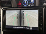 幅も大きいクルマなので、すれ違いも心配ですよね。バックカメラだけでなく、サイドカメラも装備しています。裏道のすれ違いの時なども、活躍してくれます。