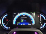 とっても見やすいメーターです。夜間時はラグジュアリーな気分にさせてくれる照明が魅力ですので、夜のドライブも楽しみになりますよ♪