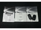 説明書も付いております。お車の操作方法や、トラブル回避方法が記載されているため、意外と役に立ちます。