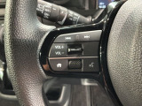 ステアリングにオーディオ操作スイッチが付いています。オーディオ画面に直接タッチしなくても操作が出来ますので、運転に集中できます。