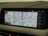 【純正ナビゲーション】BMWのナビゲーションは操作性も良く、詳細な地図情報と交通状況を見やすく表示し、快適なドライビングをサポートしながら目的地までナビゲートします。