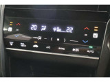 フルオートエアコンが装備されています!お好みの温度設定をするだけでエアコンの風量やモードの切り替えを自動でコントロールしてくれます!ユーザーの操作が少なく燃費走行にもつながります!