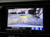 バックカメラの画像です。ガイドラインがスムースな車庫入れをサポートいたします。車庫入れの安心感がアップしますね。