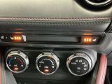 運転席/助手席シートヒーターで寒い日もすぐに温かくなり快適に過ごせます。3段階の温度調整が可能です