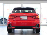 後続車両から長く見られるリヤスタイルも、Audiらしく上品で洗練されたデザインで見る人を惹きつけます。