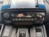 左右独立のオートエアコンを装備しておりますので、運転席と助手席でお客様に合った快適な空間のご提供が可能です!また、温度調整付きのシートヒーターもついておりますので、冬場は大活躍してくれます!