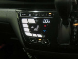 オートエアコン機能で、車内を自動的に、設定した温度に保ってくれます。