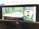 【パノラミックビューモニター】専用のカメラにより、上から見下ろしたような視点で360度クルマの周囲を確認することができます☆死角部分も確認しやすく、狭い場所での切り返しや駐車もスムーズに行えます。
