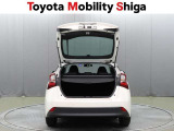 荷室スペ-スも十分な広さがあります。リヤシ-トを倒すと更に荷室スペ-スが広がります。