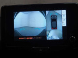運転席操作部「VIEW」ボタンから、駐車時以外も全周囲カメラで周囲を確認できます。