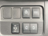 両側スライドドアはオート機能付き。運転席からも開閉可能です。