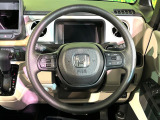 インテリアに合わせたデザインのステアリングは、運転される方のことも考え、運転しやすい形状、大きさです。是非一度、実際に触ってお確かめください。