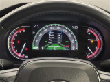 【メーターまわり】ドライバーから見やすい位置にあって安全運転に寄与します。マルチインフォメーションディスプレイでは、クルマに関する情報の確認はもちろん、各種安全機能・装備のON/OFFも設定可能。