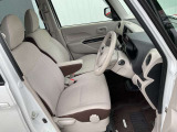 運転席まわりです。実際に座ってみて、乗り心地を体験してみてください,視界も良好です