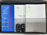 スマートキーは鍵をバッグに入れたままでもドアロックの開閉やエンジンのON・OFFができます。夜間や雨の日も鍵を探さなくて良いので便利です。