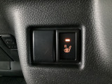 運転席にはシートヒーターを装備しています。