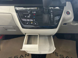 「オートエアコン」車内の温度を感知して、自動で温度調整をしてくれます
