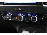 オートエアコン装備♪室内温度を設定すれば自動的に風量の調整をしてくれます♪車内をいつでも快適に保てます♪