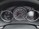 必要な情報を確認しやすいメーターまわりです。運転中の見やすさもポイントです。