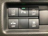 運転席脇のクラスタースイッチ部分にはパーキングセンサー、アイドリングストップOFF、その他走行系スイッチを集中配置しております。