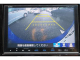 シフトレバーをリバース(バック)に入れるとナビ画面に自動でリアビューが映し出されます。運転が苦手な方、狭い車庫入れ等をサポートさせていただきます☆